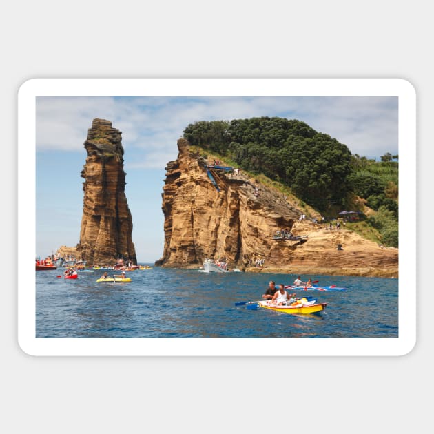 Cliff diving event Magnet by Gaspar Avila